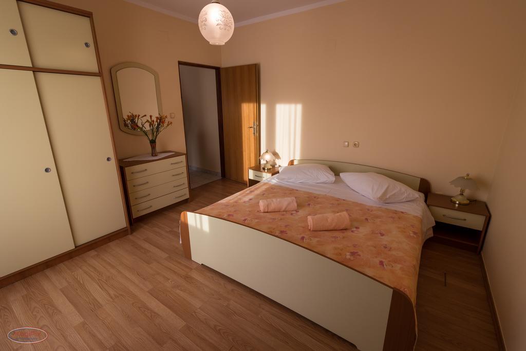 Tomulic Jasna I Miljenko Apartment Supetarska Draga Exterior foto