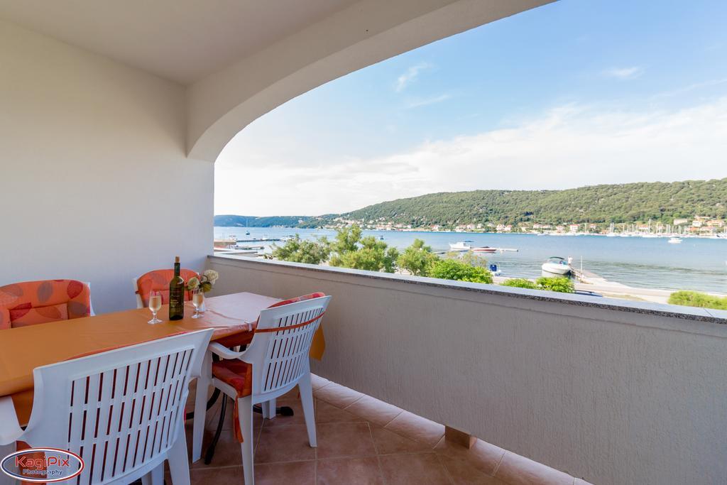 Tomulic Jasna I Miljenko Apartment Supetarska Draga Exterior foto